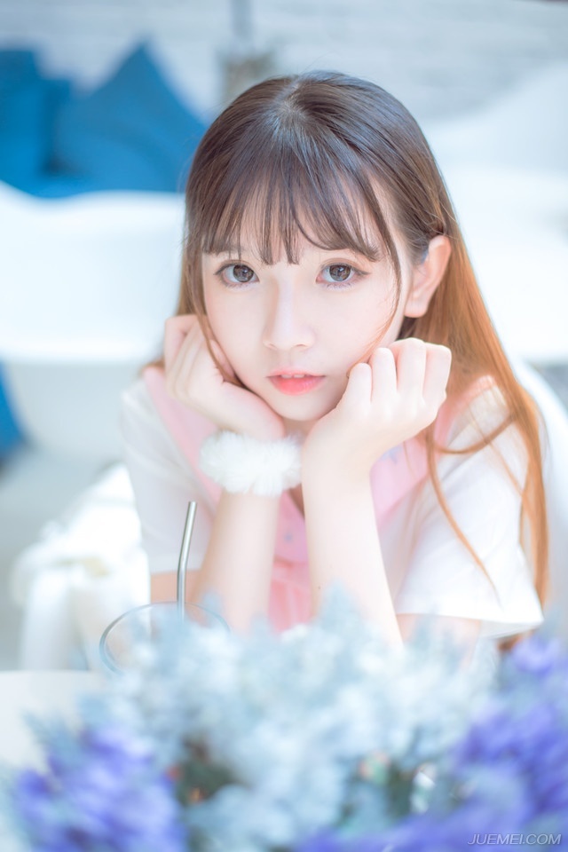伏德心底突然一沉，脸上的笑容却极为自然：“将军说笑了，那江东人也不是神仙，怎会知道将军今日会来这里？”